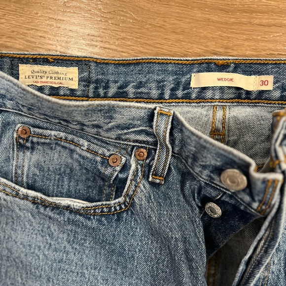 Levi’s Wedgie High-Rise Jean – Turn To Stone | Size 30 - Picture 4 of 4